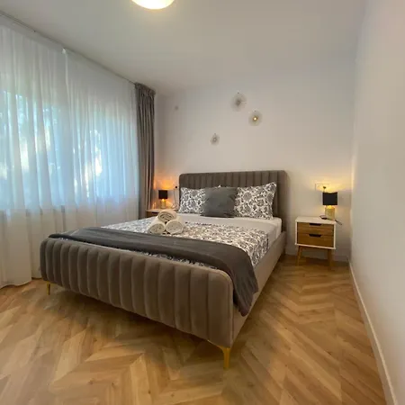 Cozy Flat Near Palace Campus Iasi Exterior photo